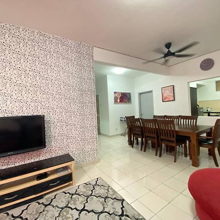 Homestay Juta Mines Seri Kembangan Balakong Serdang Lama Экстерьер фото