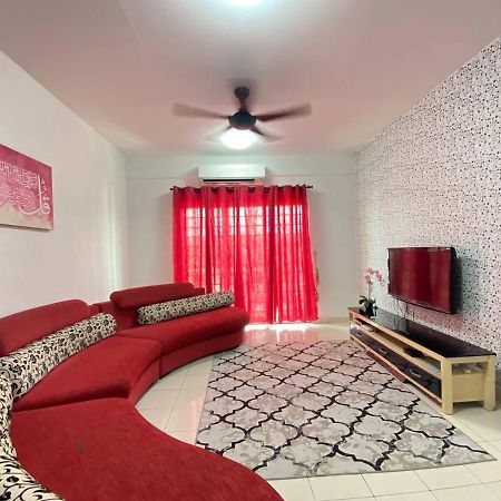 Homestay Juta Mines Seri Kembangan Balakong Serdang Lama Экстерьер фото