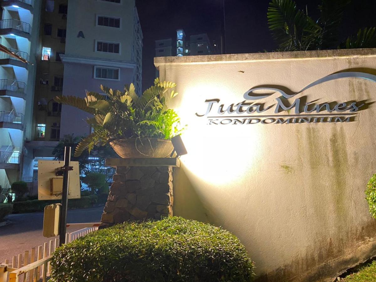 Homestay Juta Mines Seri Kembangan Balakong Serdang Lama Экстерьер фото