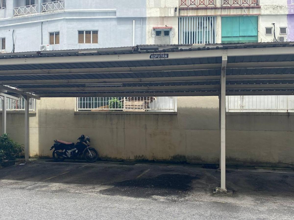 Homestay Juta Mines Seri Kembangan Balakong Serdang Lama Экстерьер фото
