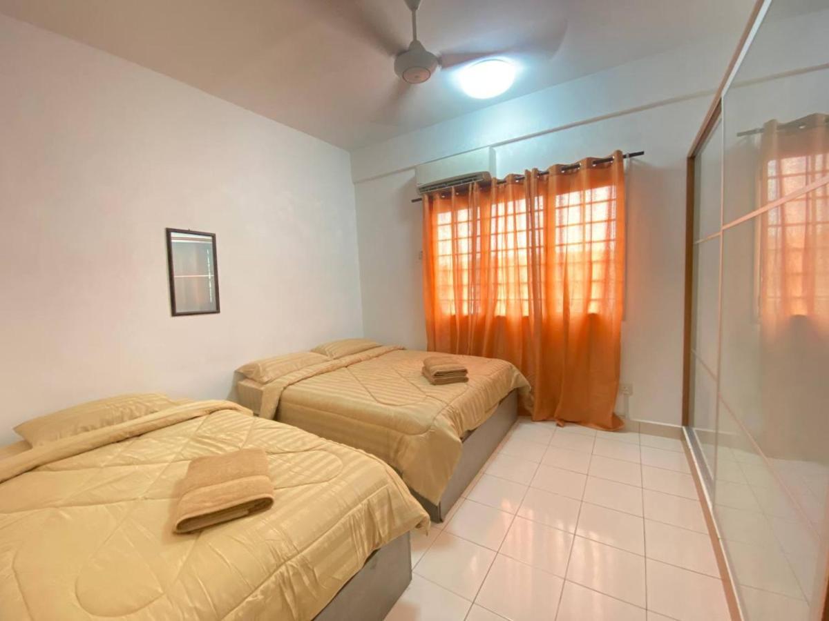 Homestay Juta Mines Seri Kembangan Balakong Serdang Lama Экстерьер фото