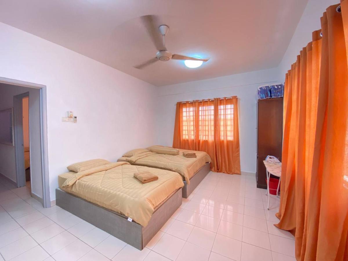 Homestay Juta Mines Seri Kembangan Balakong Serdang Lama Экстерьер фото