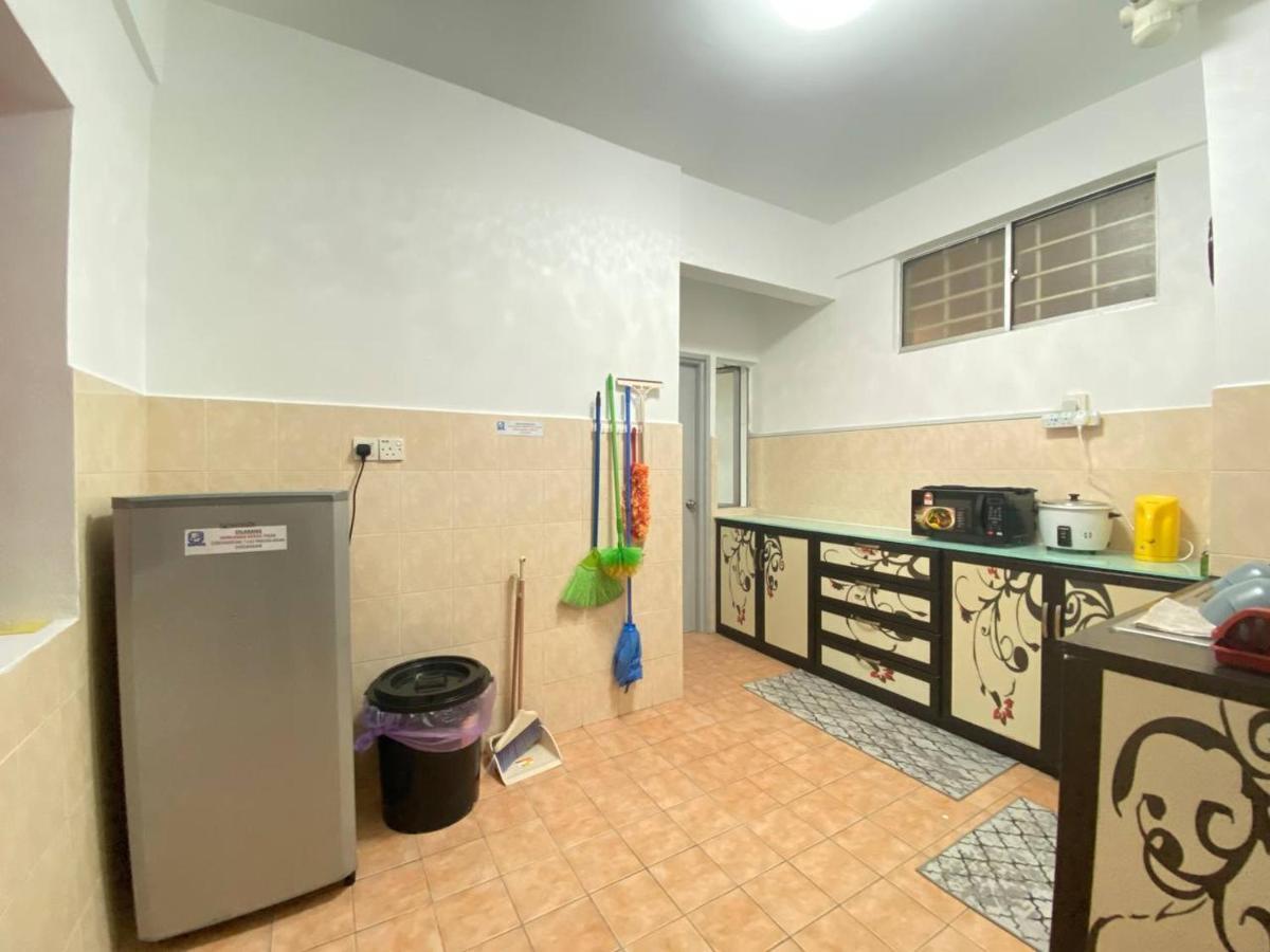 Homestay Juta Mines Seri Kembangan Balakong Serdang Lama Экстерьер фото