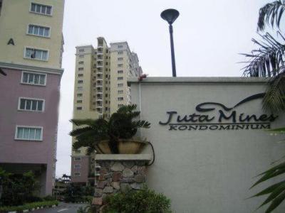 Homestay Juta Mines Seri Kembangan Balakong Serdang Lama Экстерьер фото