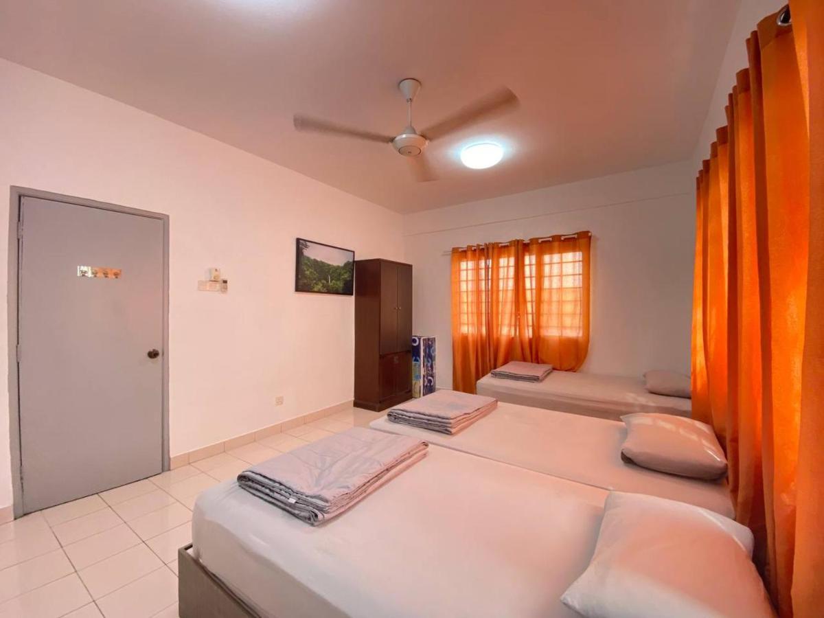 Homestay Juta Mines Seri Kembangan Balakong Serdang Lama Экстерьер фото