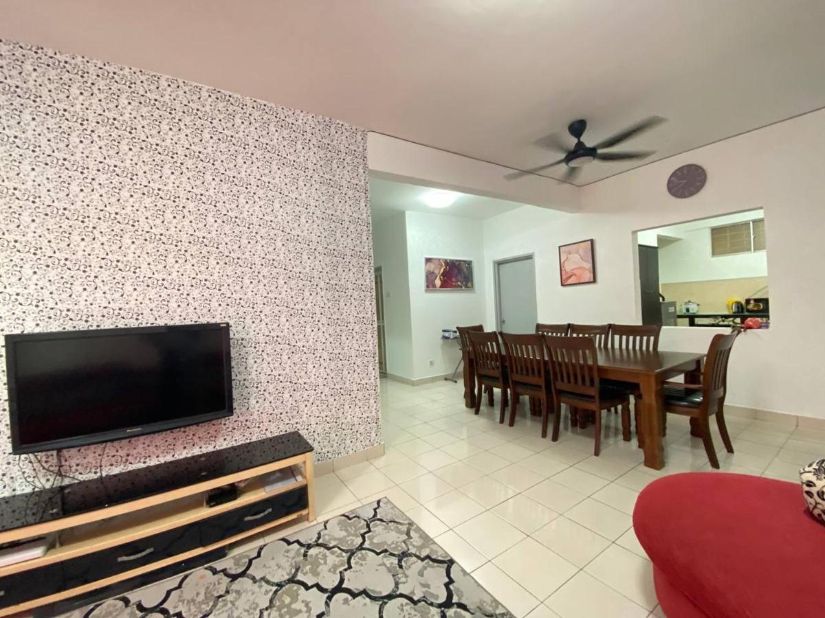 Homestay Juta Mines Seri Kembangan Balakong Serdang Lama Экстерьер фото