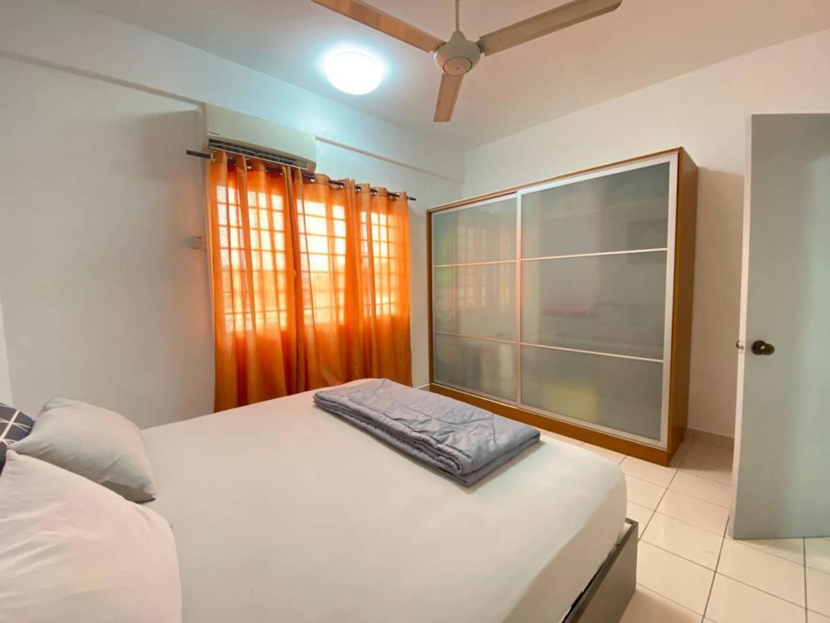 Homestay Juta Mines Seri Kembangan Balakong Serdang Lama Экстерьер фото