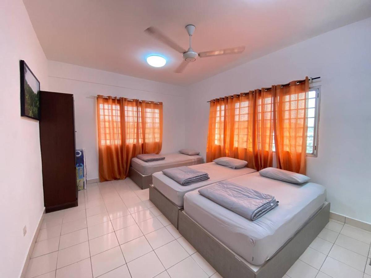 Homestay Juta Mines Seri Kembangan Balakong Serdang Lama Экстерьер фото